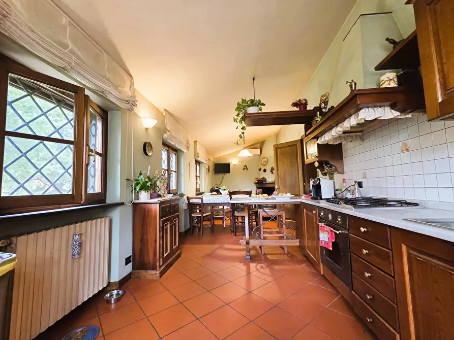 Immagine 13 di Villa in vendita  a Capannori