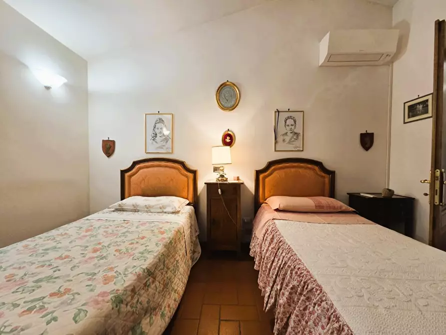 Immagine 27 di Villa in vendita  a Capannori