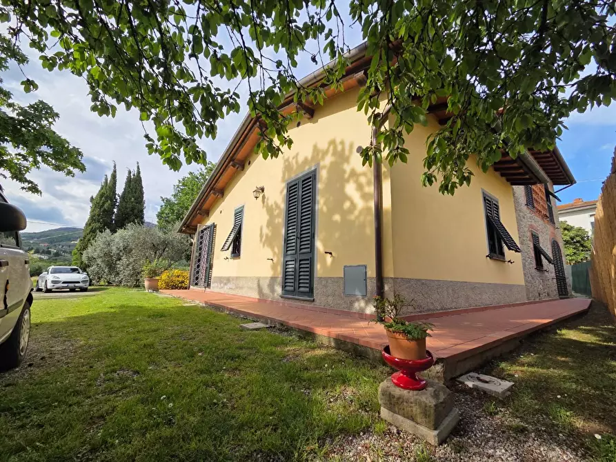 Immagine 66 di Villa in vendita  a Capannori