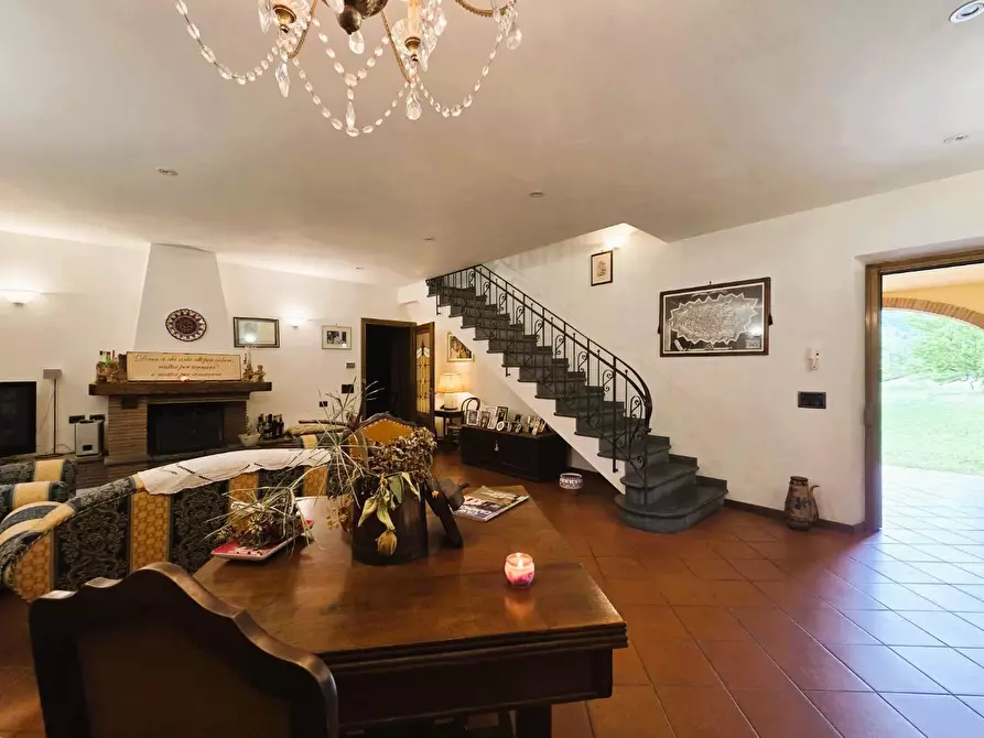 Immagine 7 di Villa in vendita  a Capannori