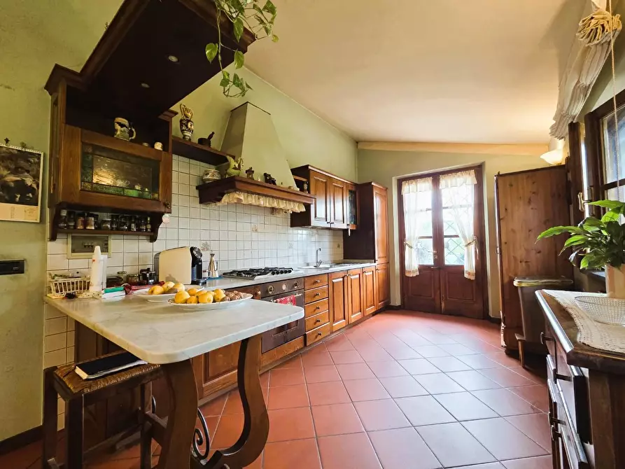 Immagine 14 di Villa in vendita  a Capannori