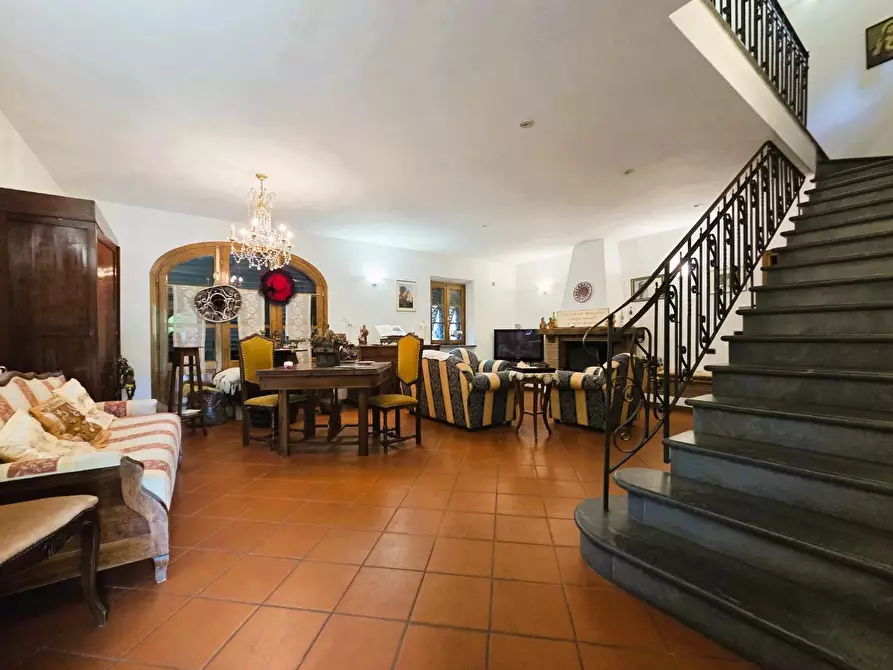 Immagine 5 di Villa in vendita  a Capannori