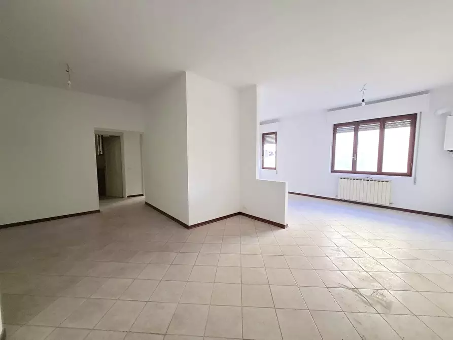 Immagine 3 di Appartamento in vendita  a Carrara