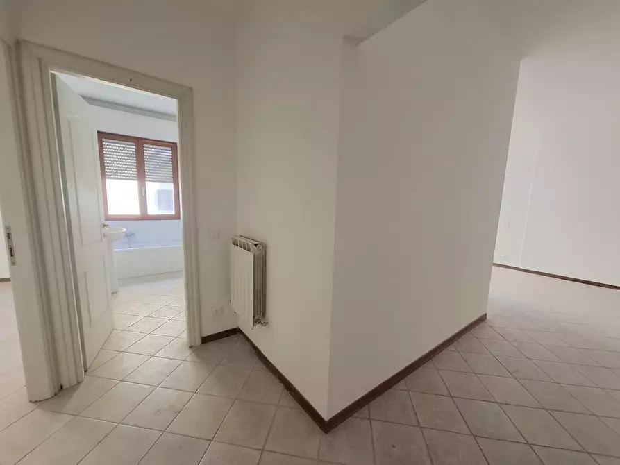 Immagine 12 di Appartamento in vendita  a Carrara