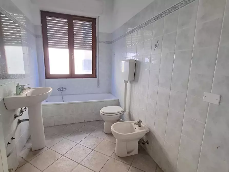 Immagine 17 di Appartamento in vendita  a Carrara