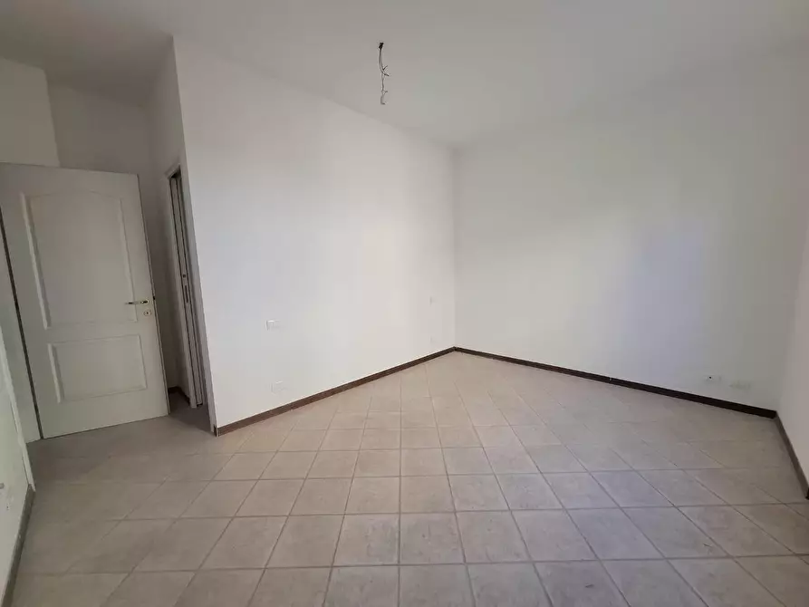 Immagine 13 di Appartamento in vendita  a Carrara