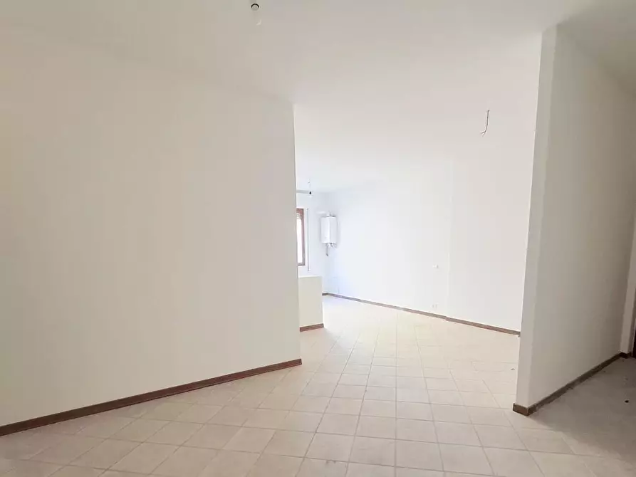 Immagine 8 di Appartamento in vendita  a Carrara