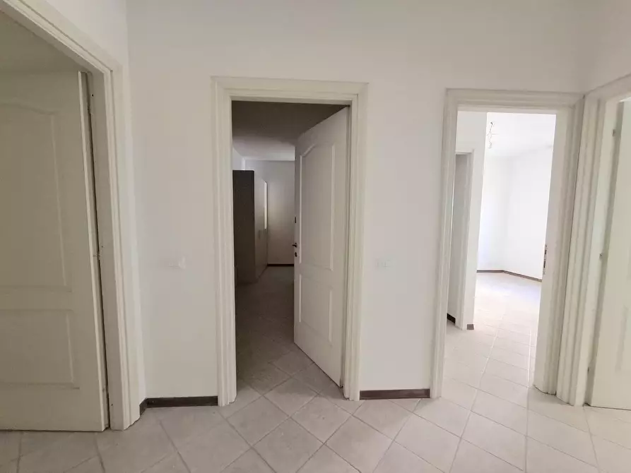 Immagine 10 di Appartamento in vendita  a Carrara