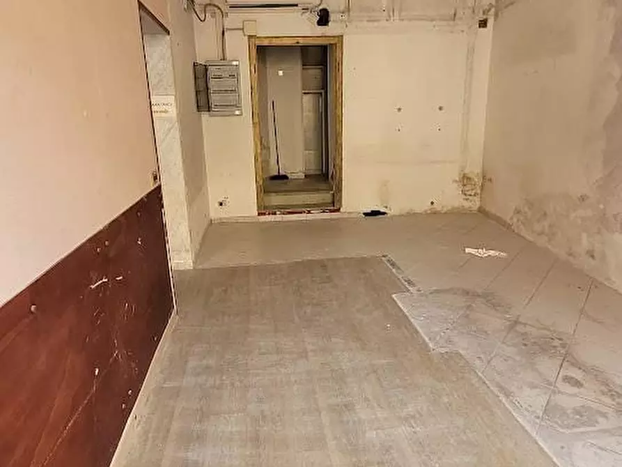 Immagine 3 di Locale commerciale in vendita  a Carrara