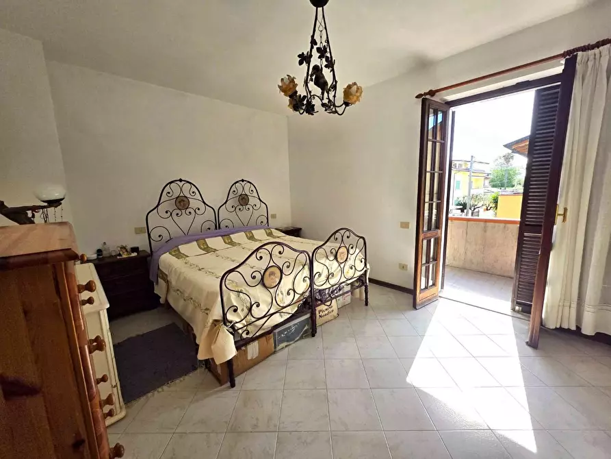 Immagine 15 di Casa bifamiliare in vendita  a Massa