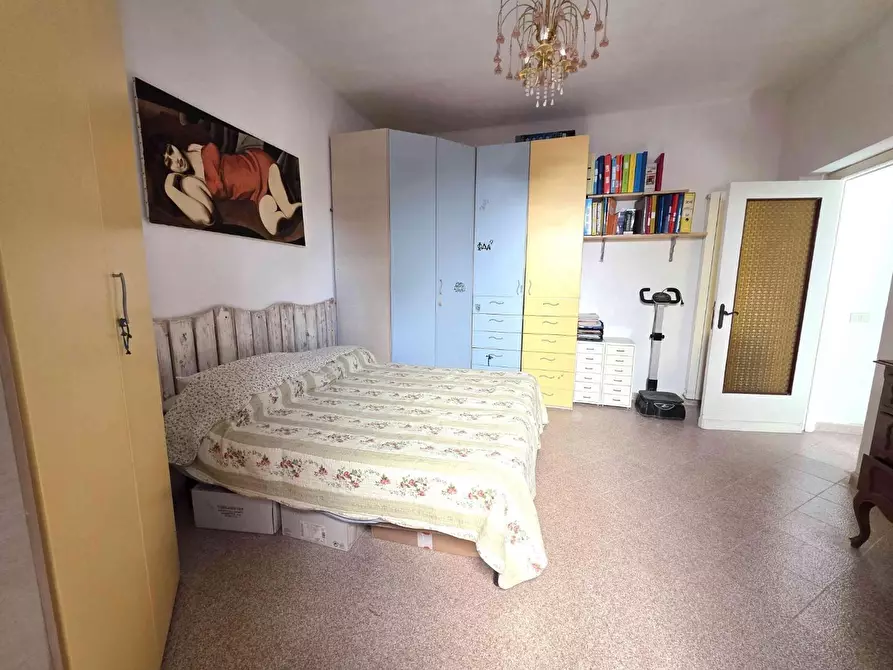 Immagine 10 di Casa bifamiliare in vendita  a Massa