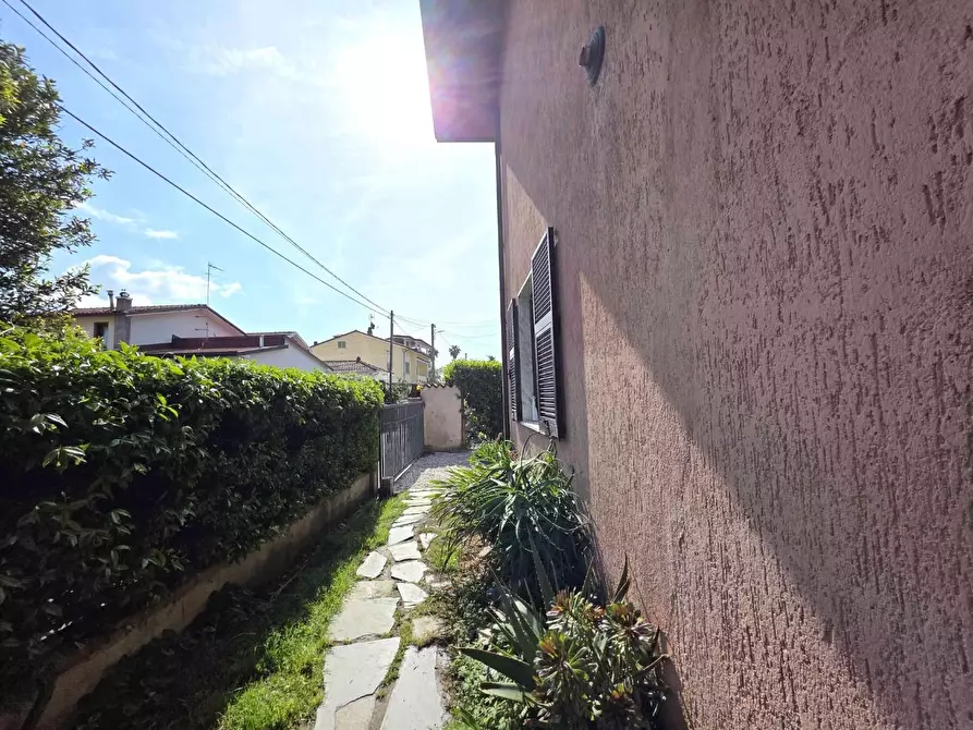 Immagine 21 di Casa bifamiliare in vendita  a Massa