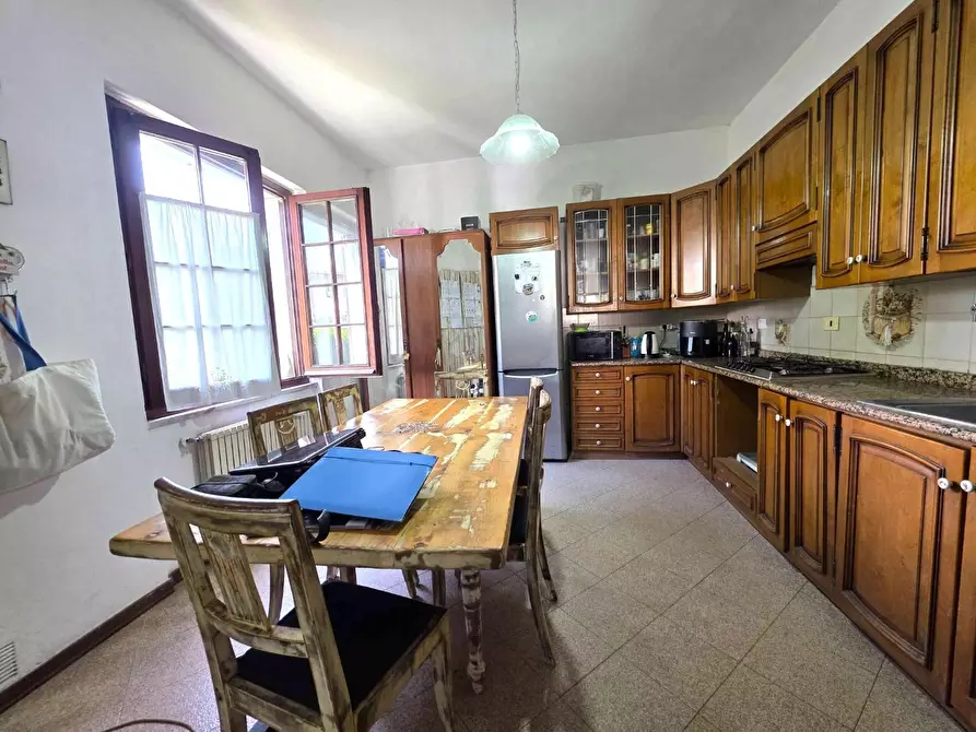 Immagine 11 di Casa bifamiliare in vendita  a Massa