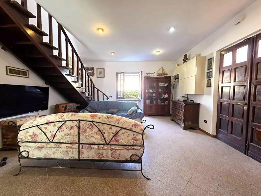 Immagine 1 di Casa bifamiliare in vendita  a Massa