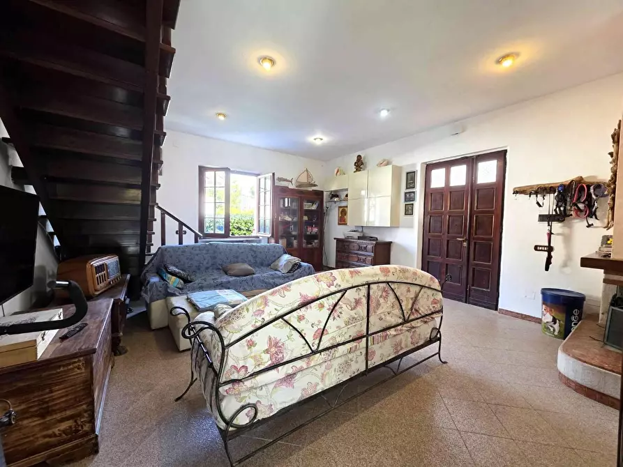 Immagine 2 di Casa bifamiliare in vendita  a Massa