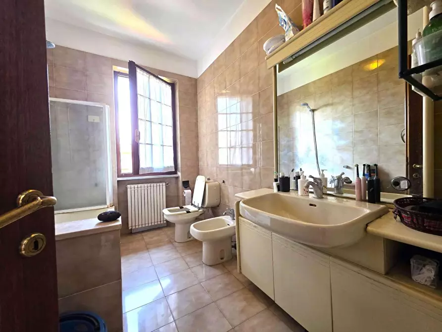 Immagine 20 di Casa bifamiliare in vendita  a Massa