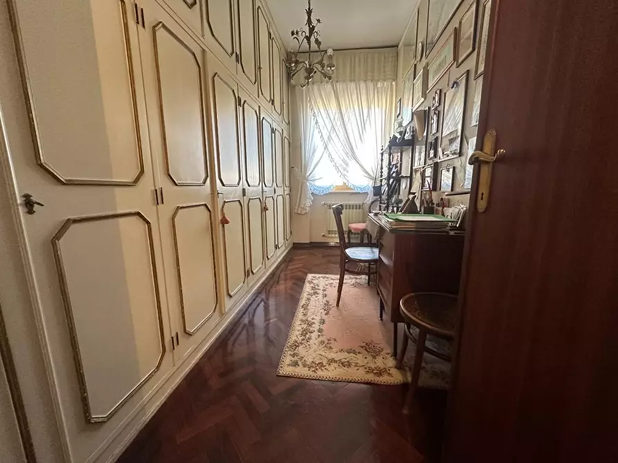 Immagine 18 di Appartamento in vendita  a Viareggio