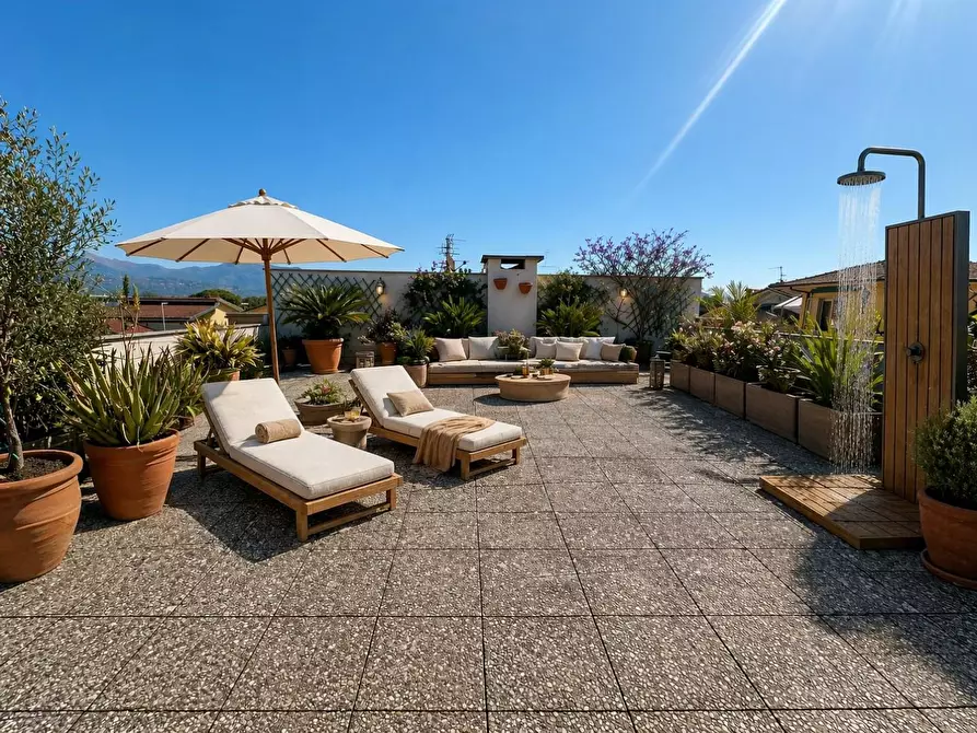 Immagine 1 di Appartamento in vendita  a Viareggio
