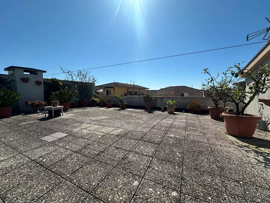 Immagine 27 di Appartamento in vendita  a Viareggio