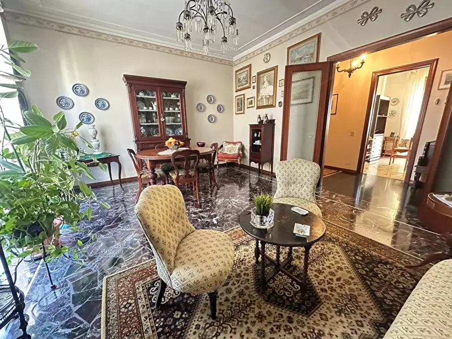 Immagine 3 di Appartamento in vendita  a Viareggio