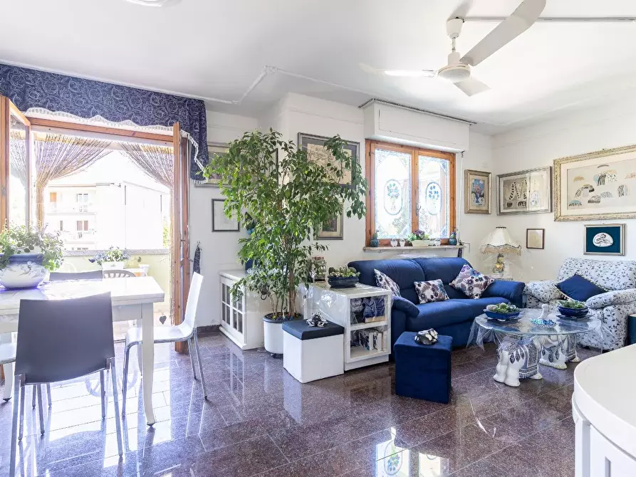 Immagine 9 di Appartamento in vendita  a Viareggio