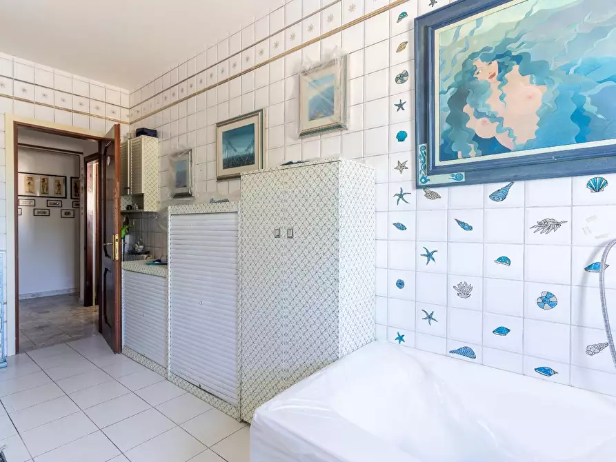 Immagine 36 di Appartamento in vendita  a Viareggio
