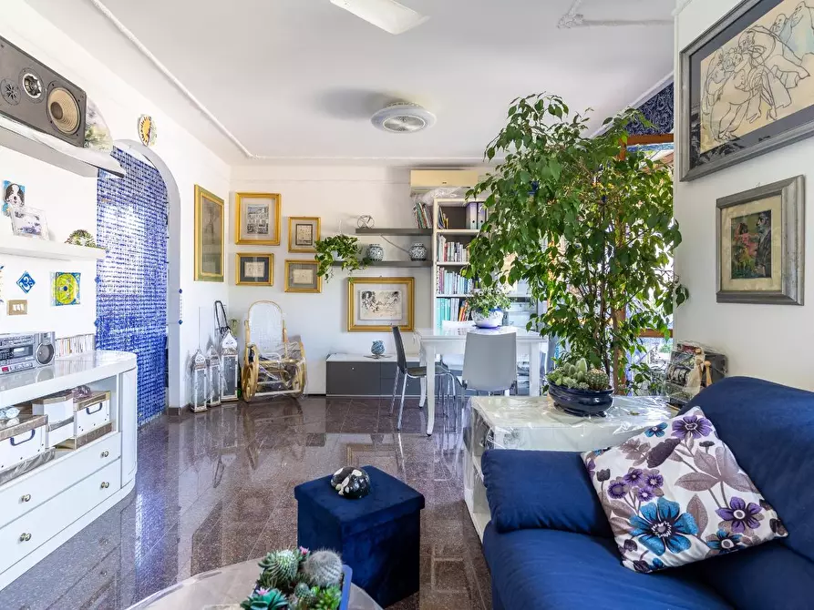 Immagine 1 di Appartamento in vendita  a Viareggio