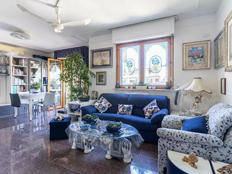 Immagine 4 di Appartamento in vendita  a Viareggio
