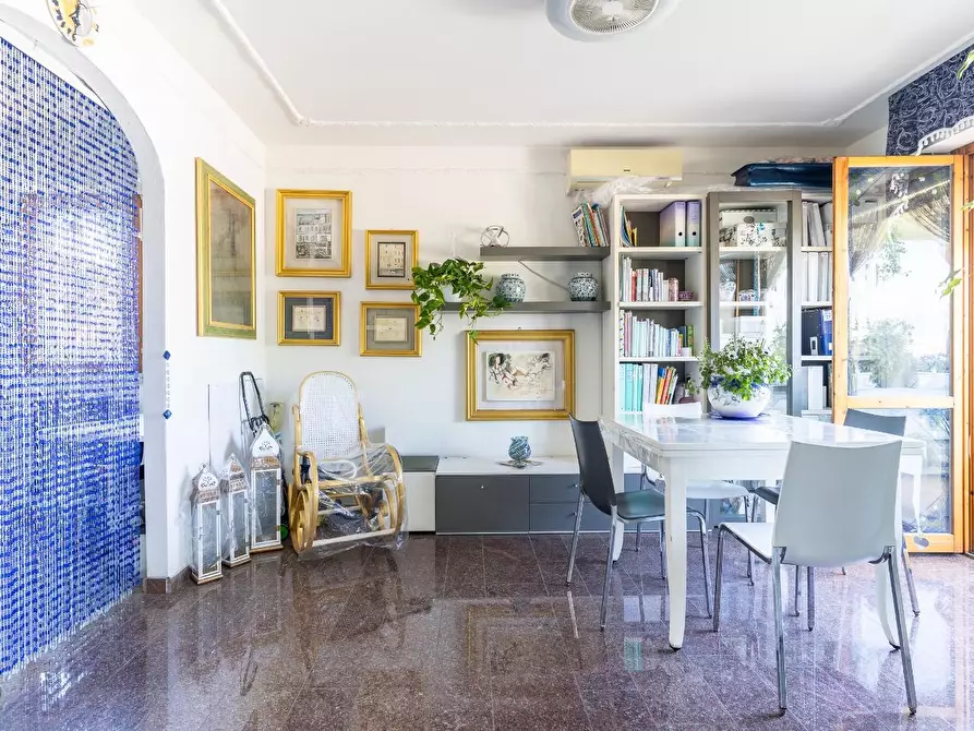 Immagine 2 di Appartamento in vendita  a Viareggio