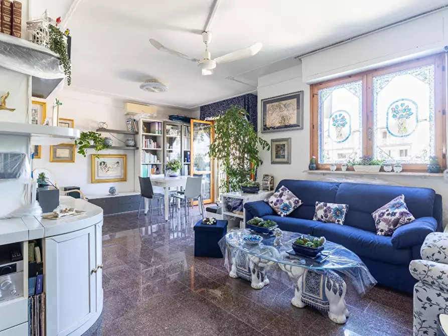 Immagine 7 di Appartamento in vendita  a Viareggio