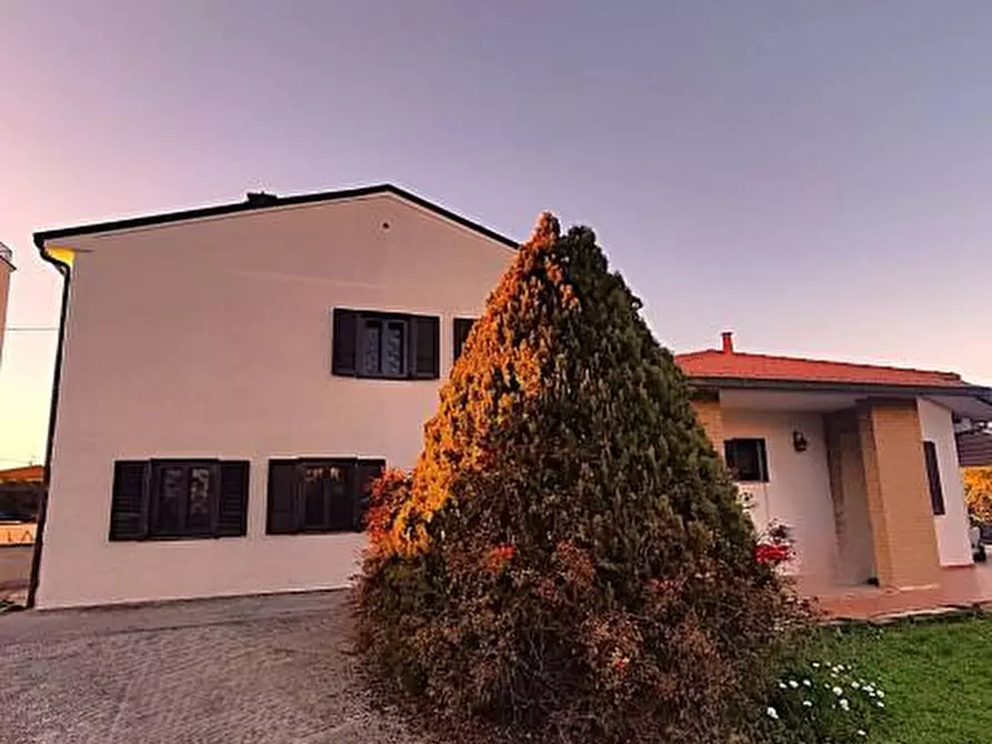 Immagine 3 di Casa bifamiliare in vendita  a Cascina