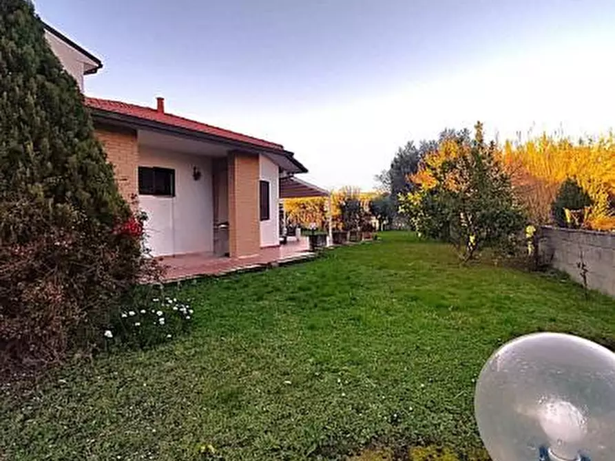 Immagine 1 di Casa bifamiliare in vendita  a Cascina