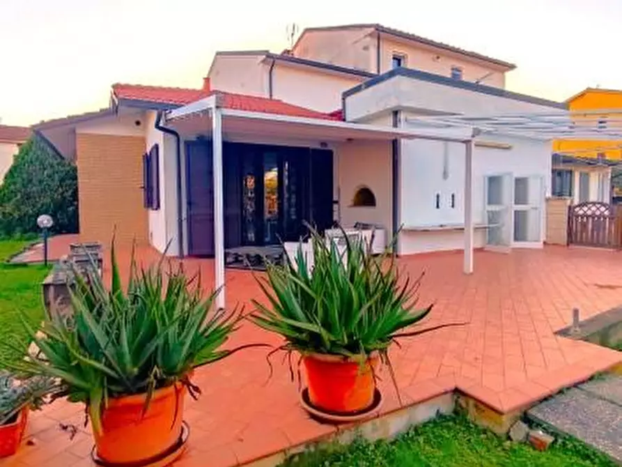 Immagine 2 di Casa bifamiliare in vendita  a Cascina