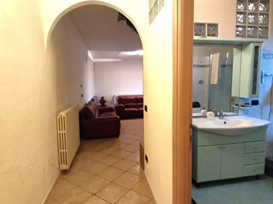 Immagine 11 di Casa bifamiliare in vendita  a Cascina