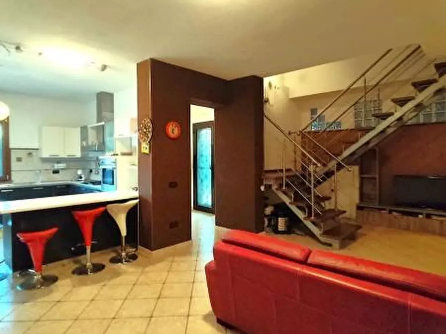 Immagine 8 di Casa bifamiliare in vendita  a Cascina