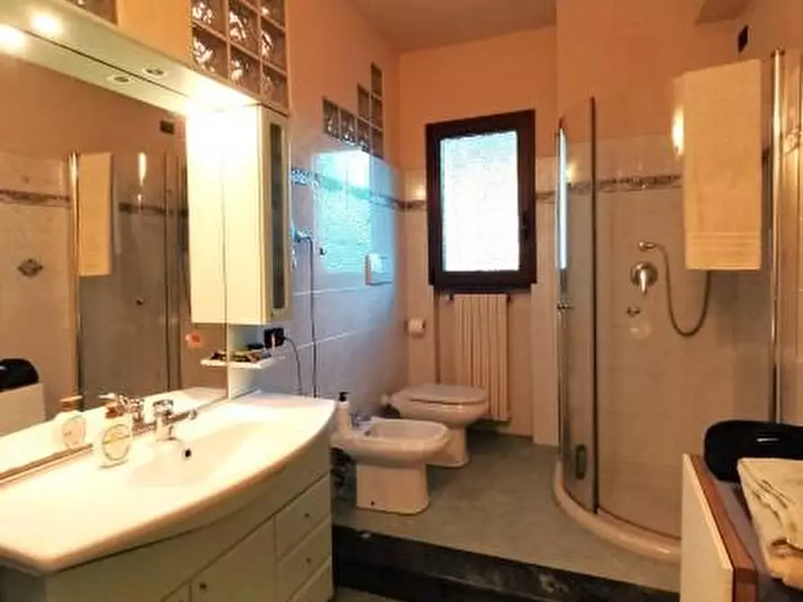 Immagine 12 di Casa bifamiliare in vendita  a Cascina