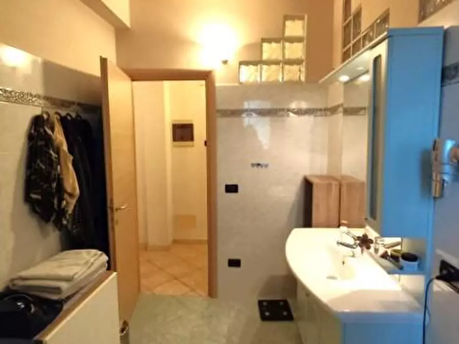 Immagine 13 di Casa bifamiliare in vendita  a Cascina