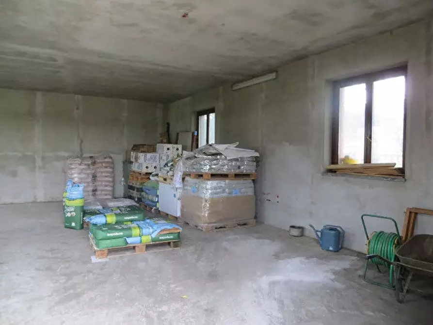 Immagine 14 di Villa in vendita  a Ozzero