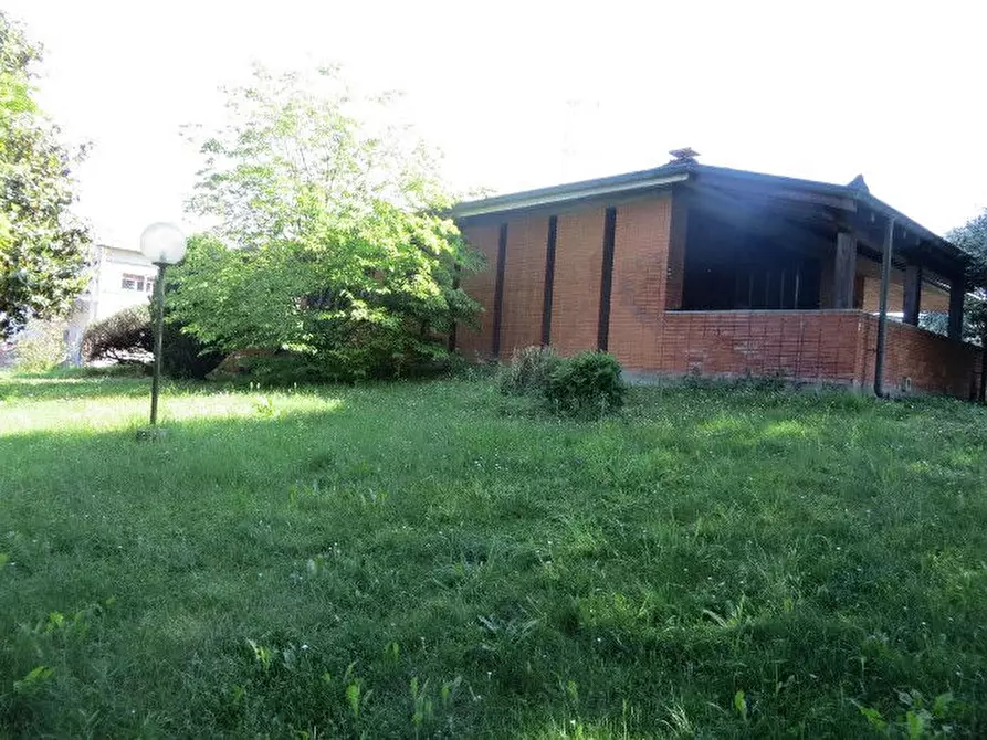 Immagine 5 di Villa in vendita  a Ozzero