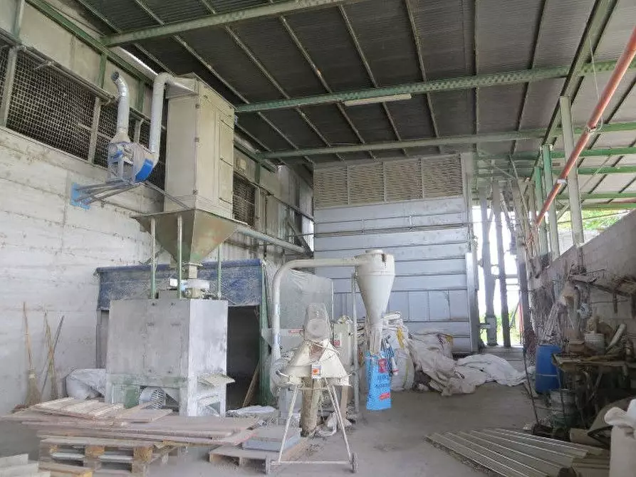 Immagine 30 di Villa in vendita  a Ozzero