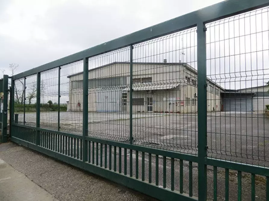 Immagine 16 di Villa in vendita  a Ozzero