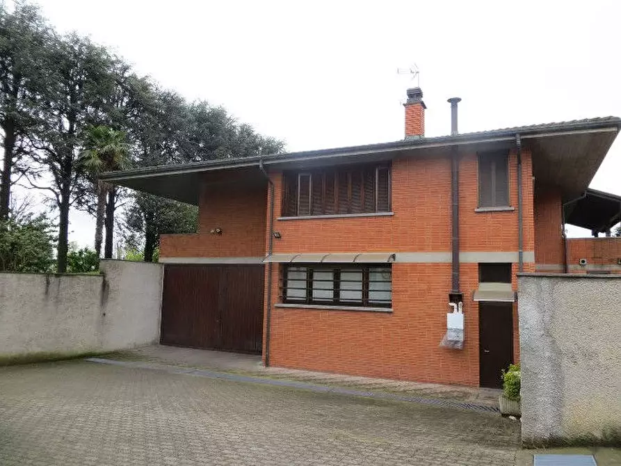 Immagine 3 di Villa in vendita  a Ozzero