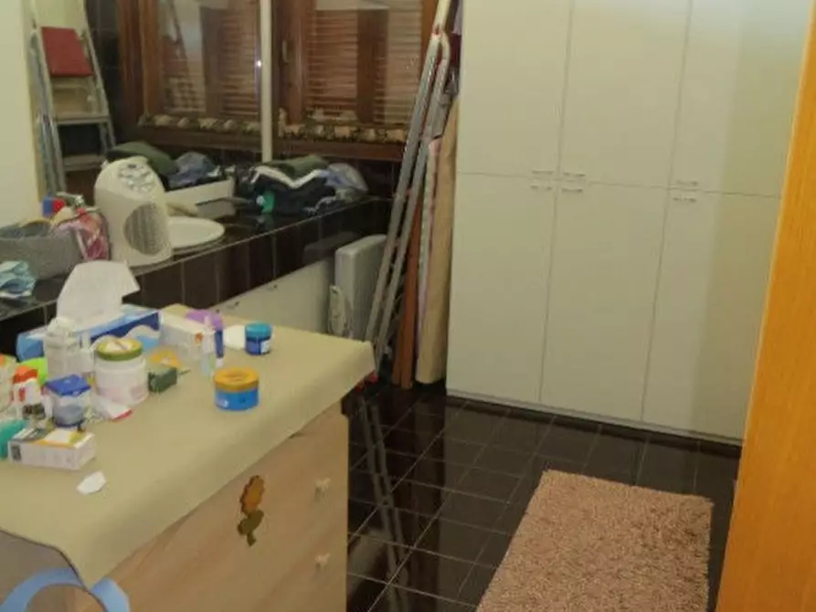 Immagine 10 di Villa in vendita  a Ozzero