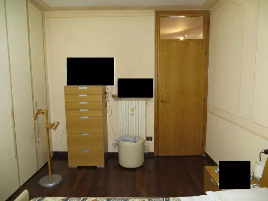 Immagine 11 di Villa in vendita  a Ozzero