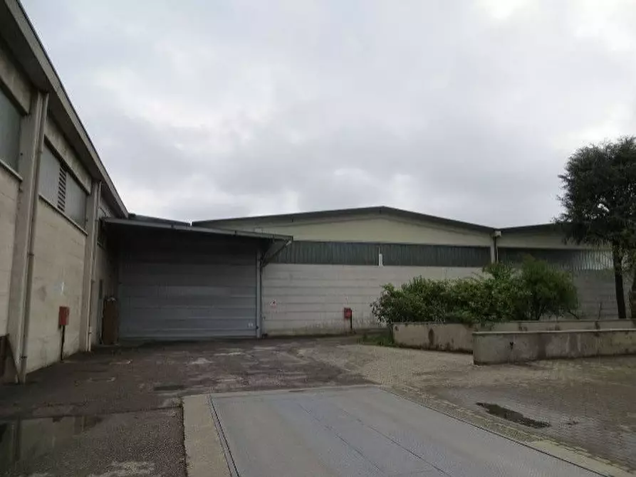 Immagine 20 di Villa in vendita  a Ozzero