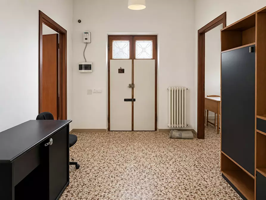 Immagine 30 di Appartamento in vendita  a Lucca