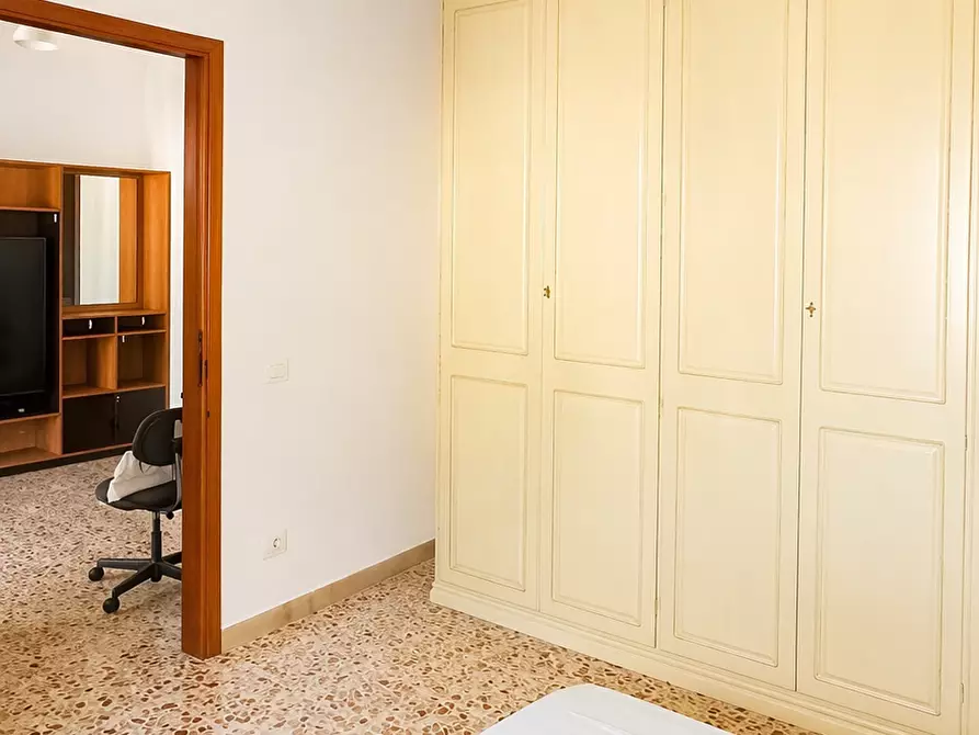 Immagine 22 di Appartamento in vendita  a Lucca