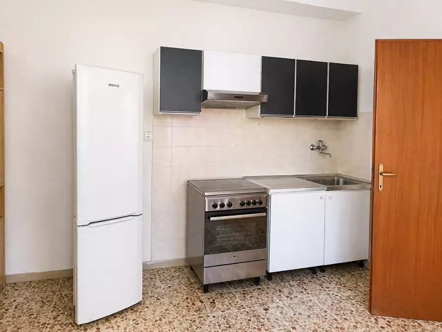 Immagine 2 di Appartamento in vendita  a Lucca