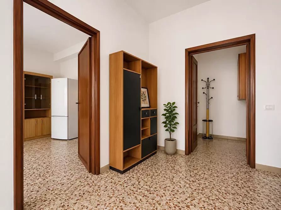 Immagine 28 di Appartamento in vendita  a Lucca
