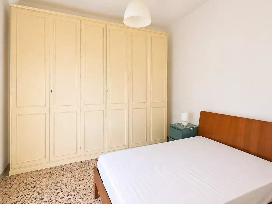 Immagine 11 di Appartamento in vendita  a Lucca